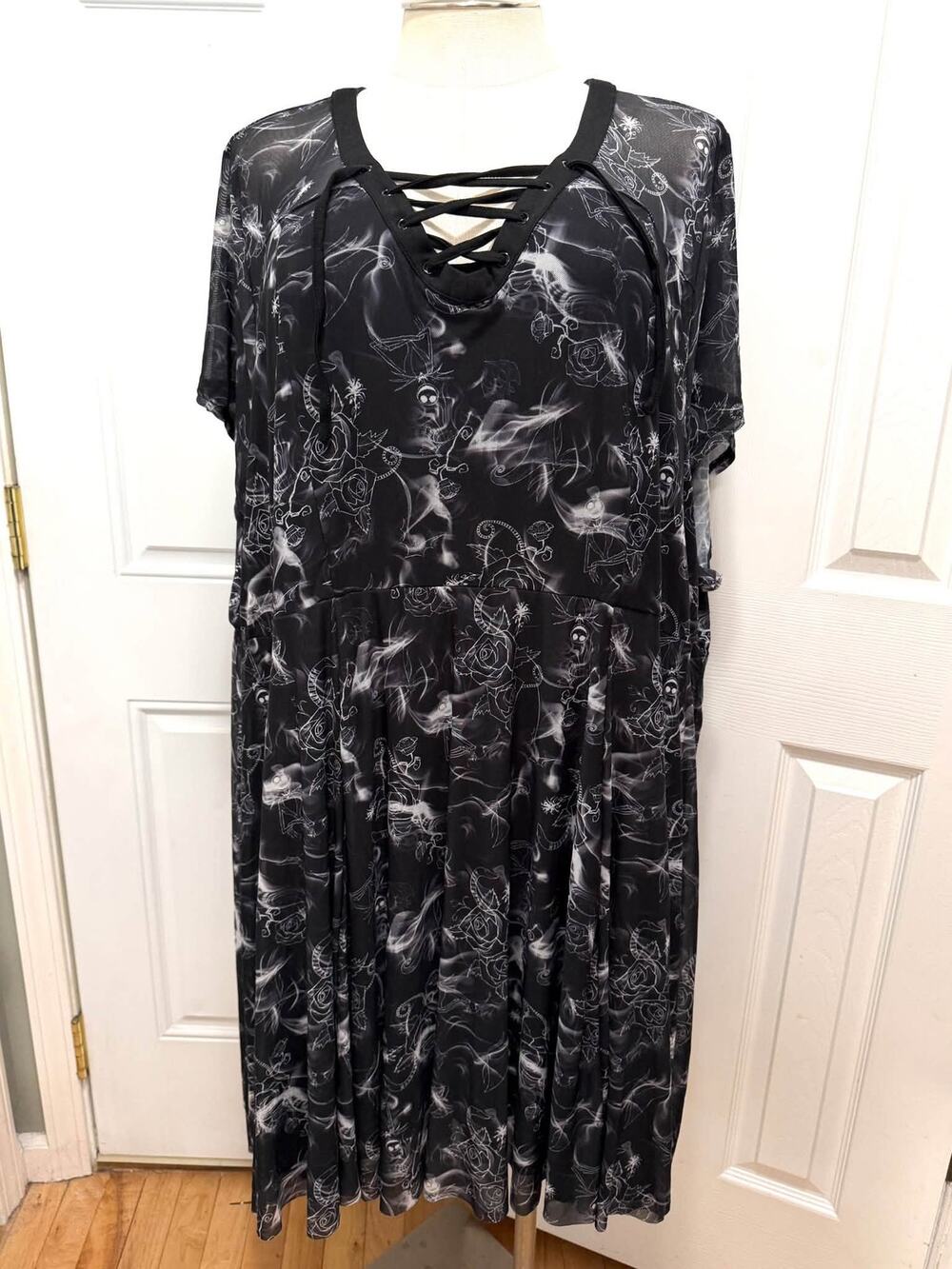 Torrid 6 (6X) Disney Nightmare Before Christmas Jack Skellington Lace Up Dress